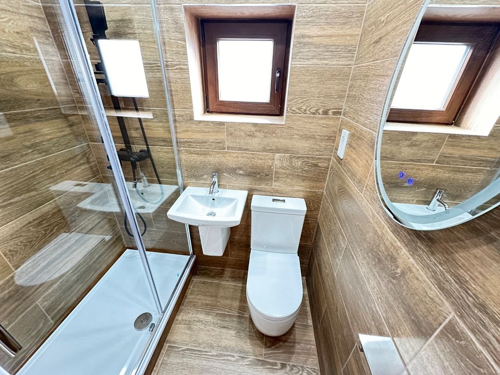 Additional image 16 of 5 bed detached house to rentFelstead Way, Luton, Bedfordshire LU2