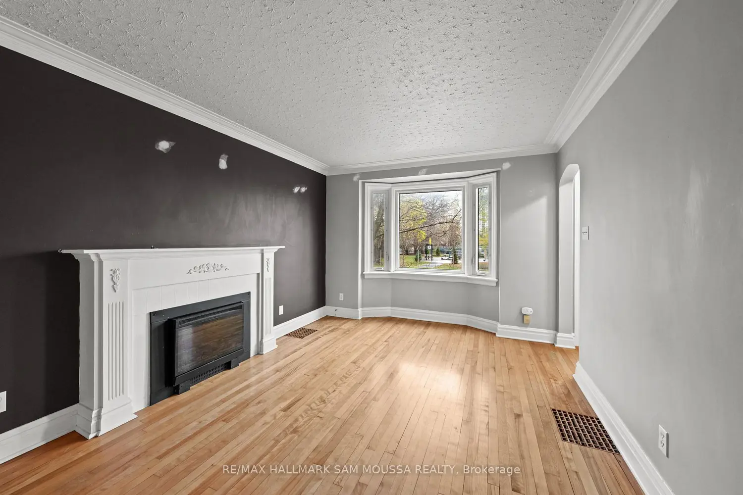 378 Byron Avenue photo 3