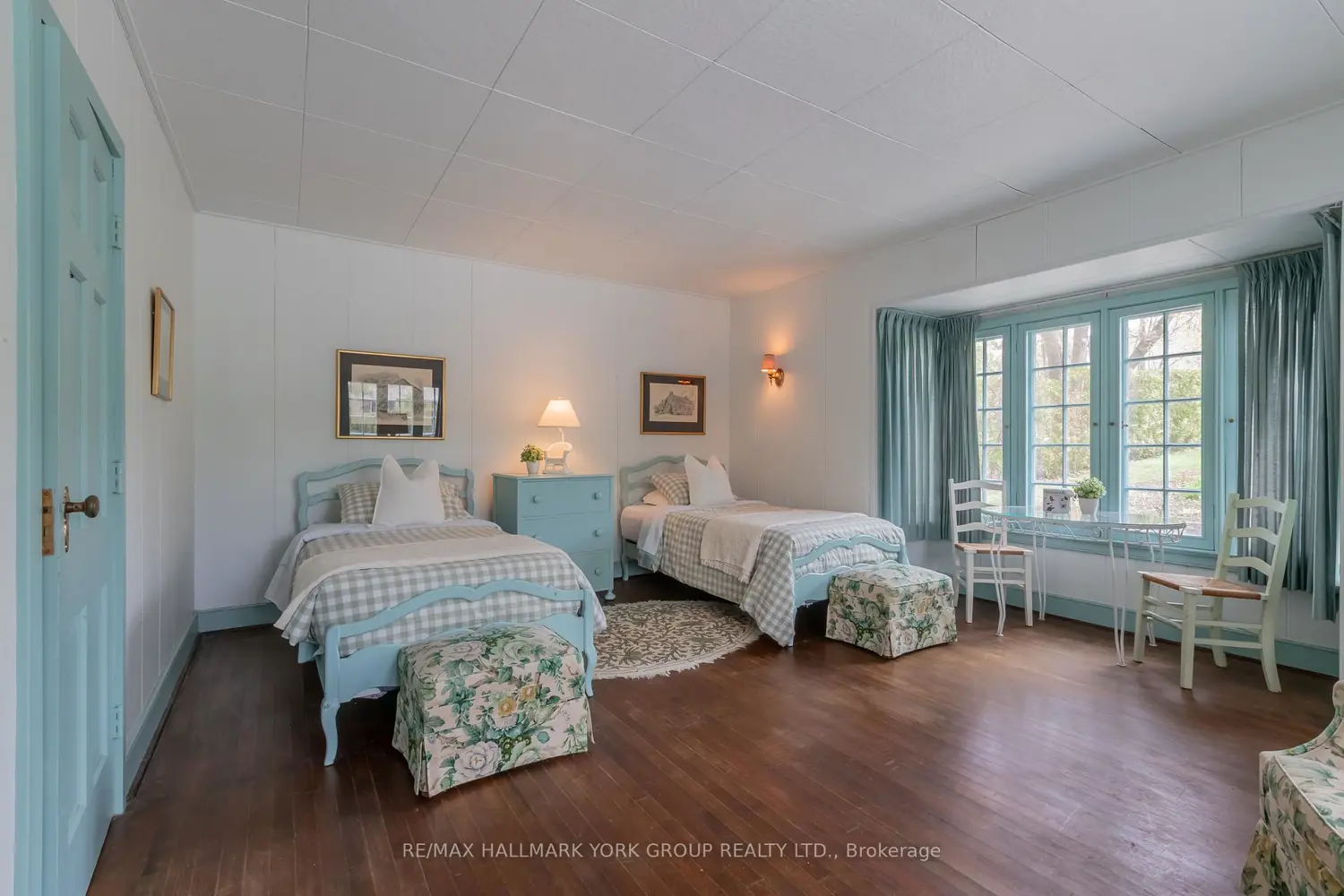 724 Lake Drive photo 4