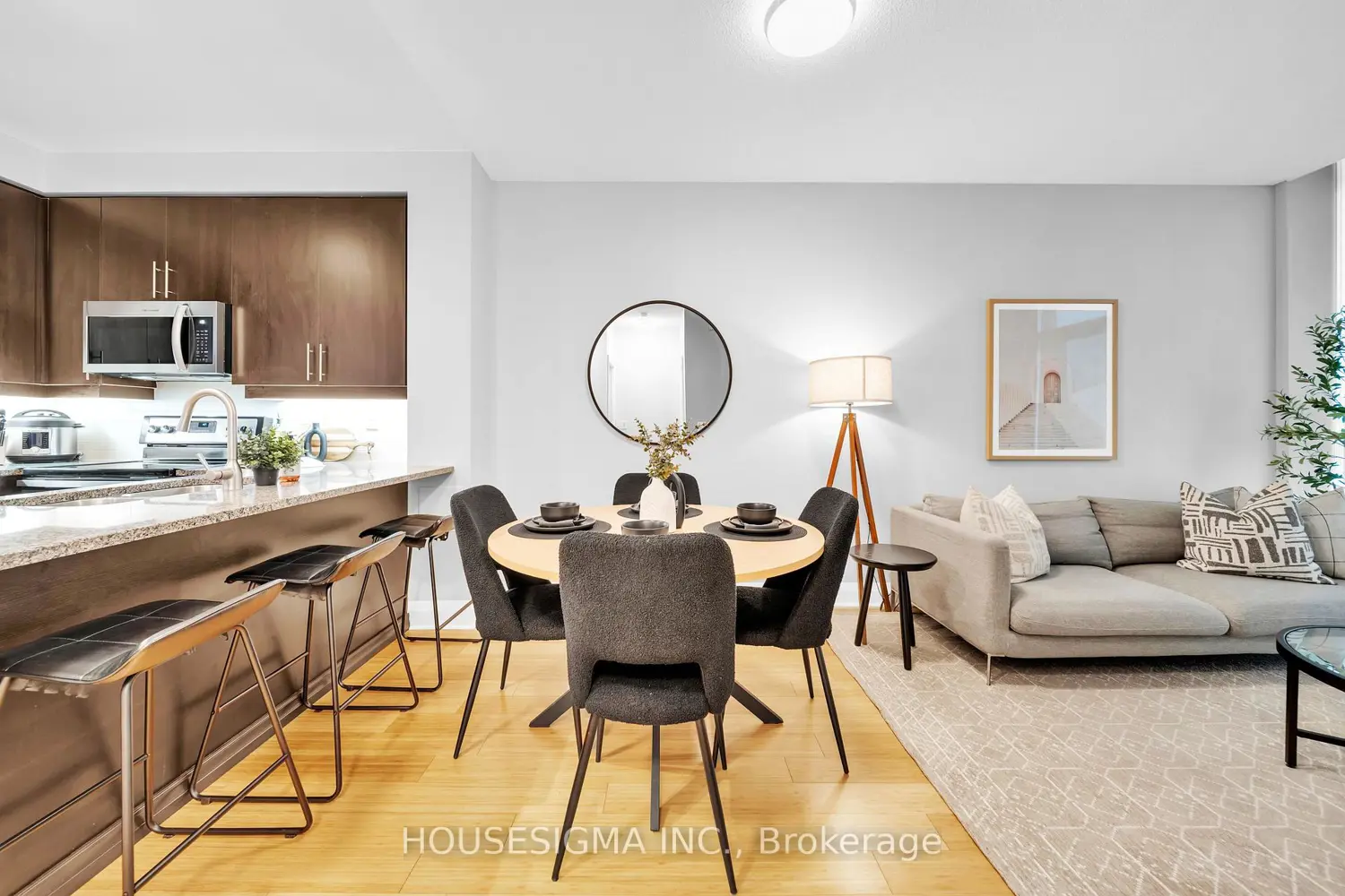 1185 The Queensway Avenue 208 photo 3