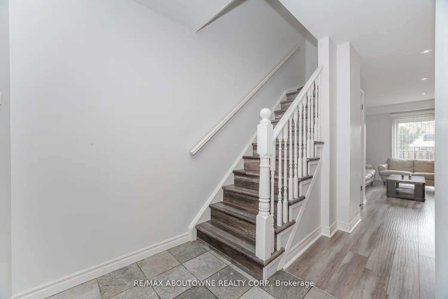 Additional image 9 of 2779 Gananoque Drive 27
