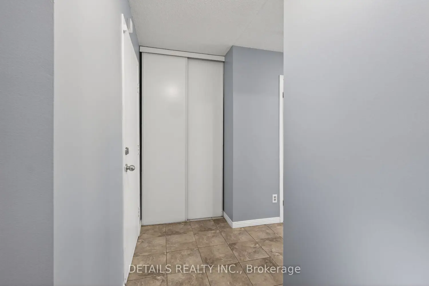 23 Clifford Private 43 photo 3