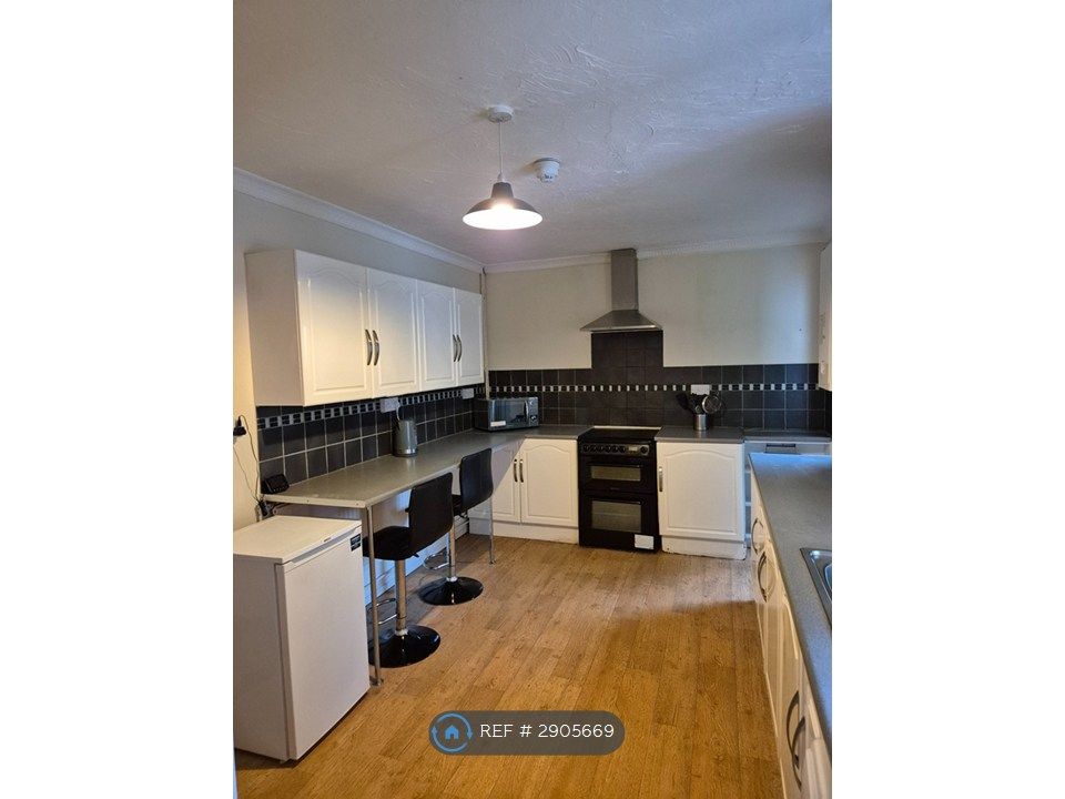 Additional image 3 of 6 bed semi-detached house to rentLaburnum Close, Cambridge CB4