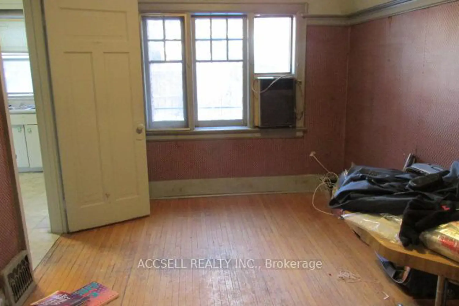 53 Arlington Avenue photo 2