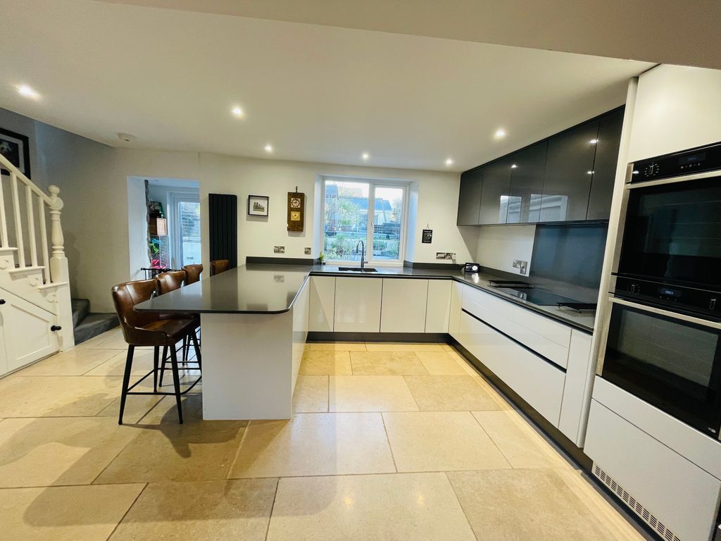 Additional image 3 of 6 bed property to rentCarmarthen Road, Kilgetty SA68