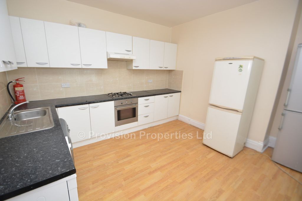 Additional image 13 of 6 bed terraced house to rentEbor Place, Hyde Park, Leeds LS6