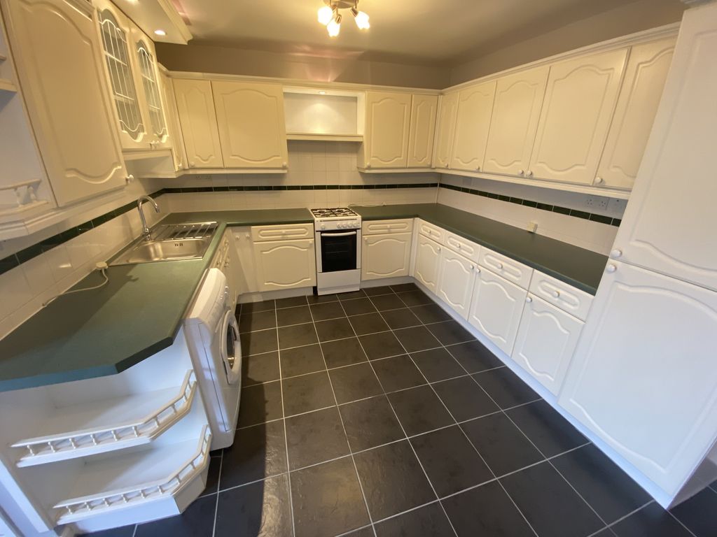3 bed terraced house to rentBank Street, Newport NP19