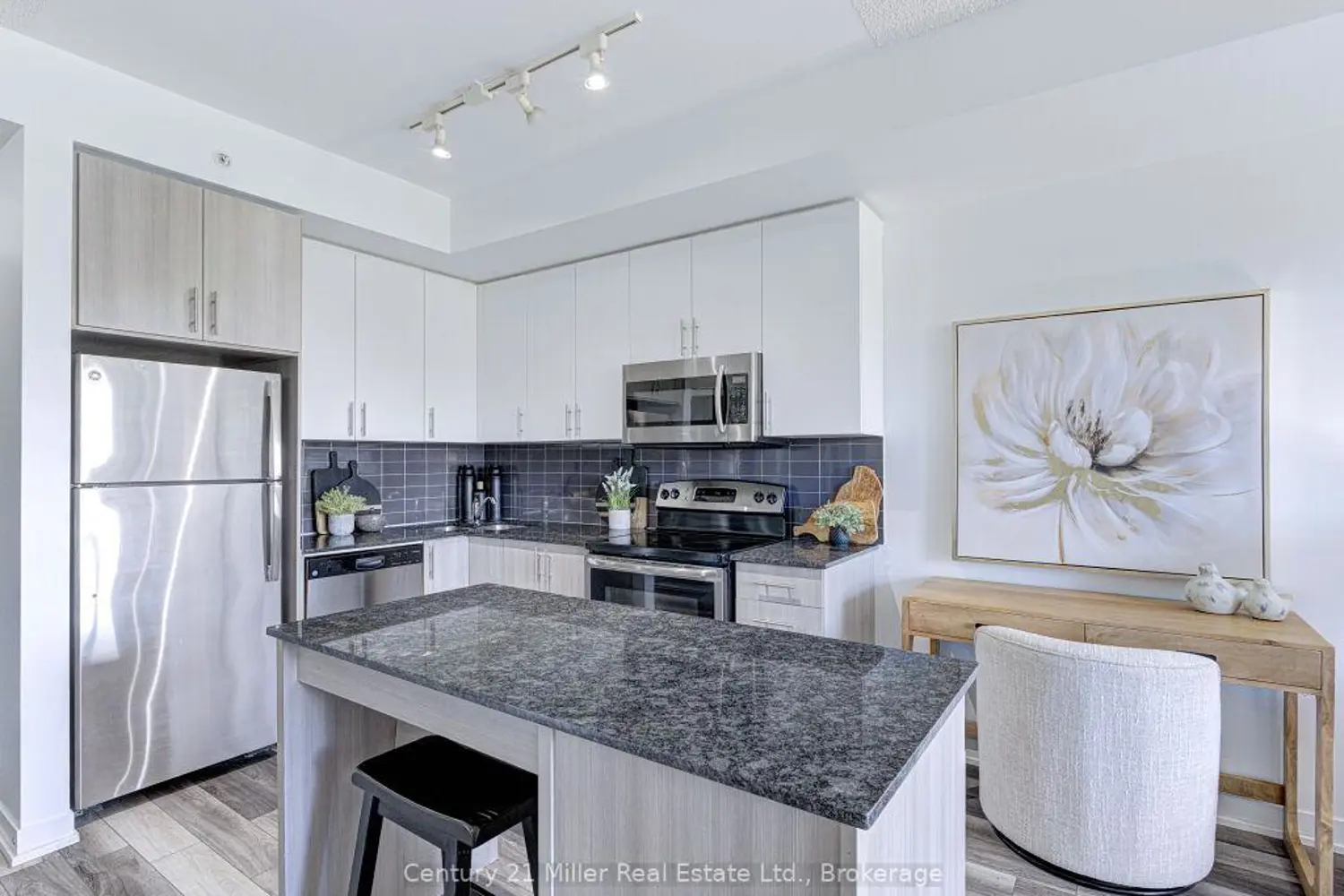 Additional image 5 of 1284 Guelph Line 305