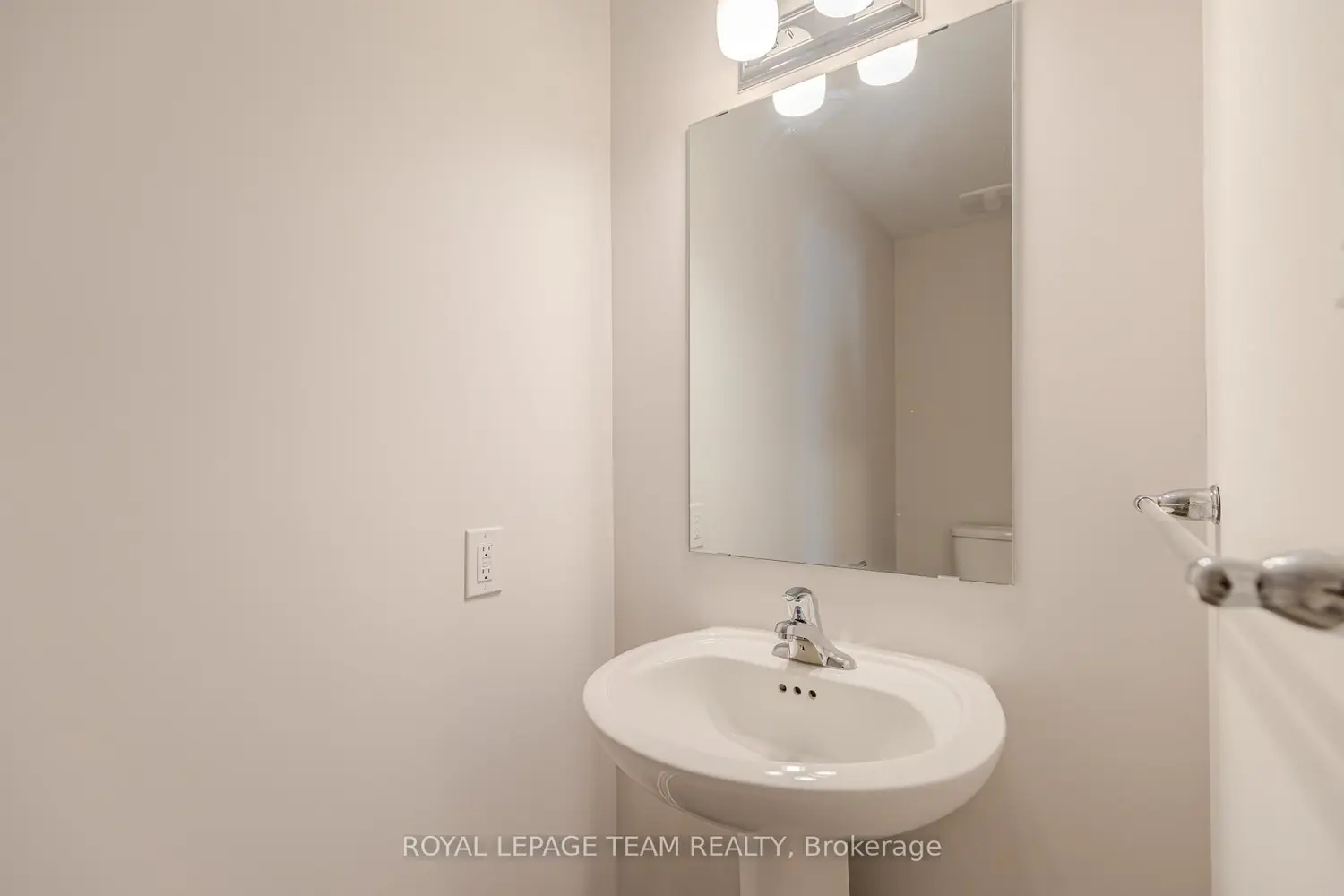 608 Enclave Lane photo 3