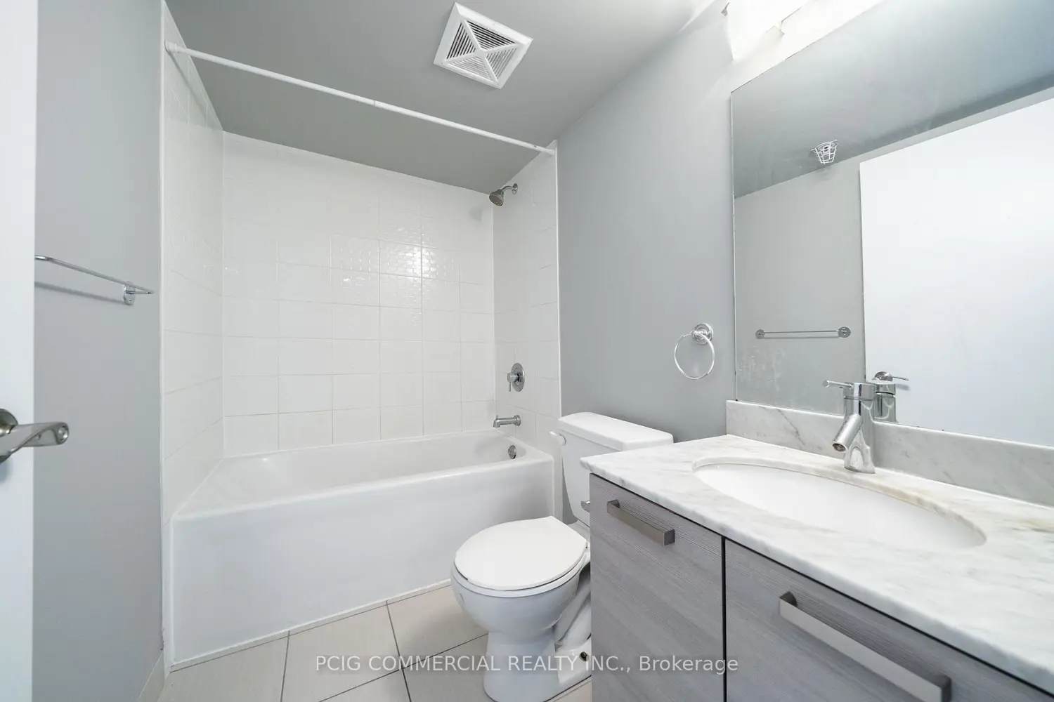 36 Lisgar Street 803W photo 4
