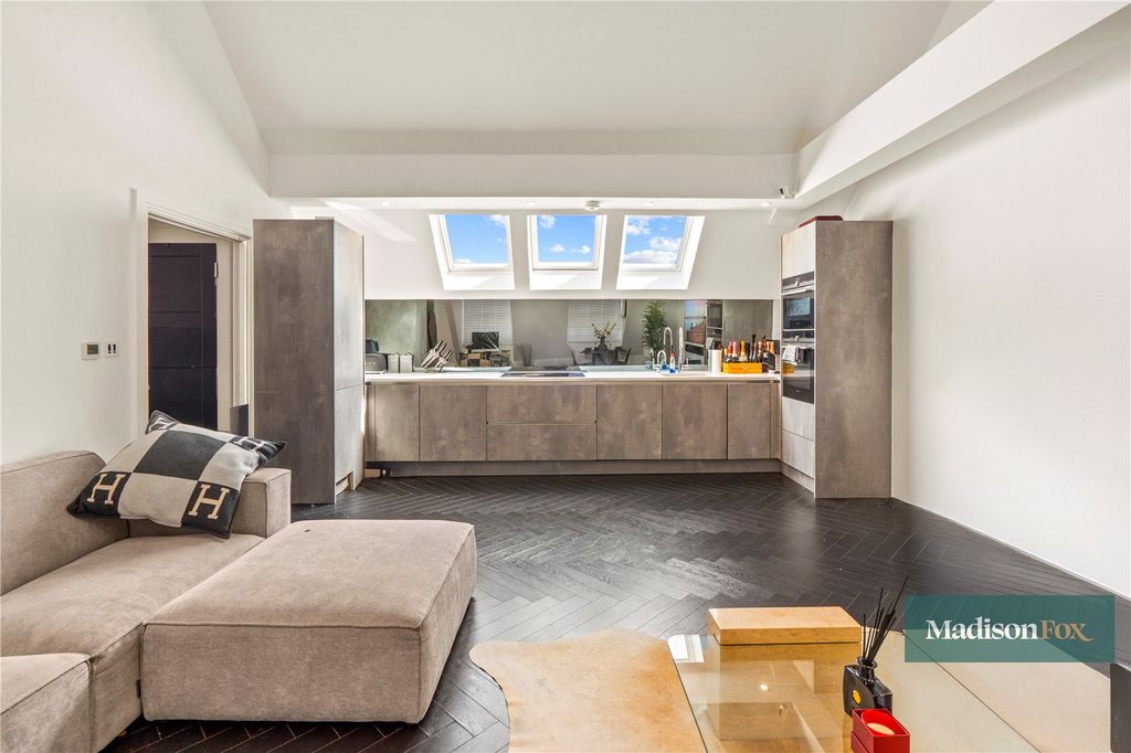 Additional image 3 of 2 bed flat for saleManor Road, Chigwell, Essex IG7