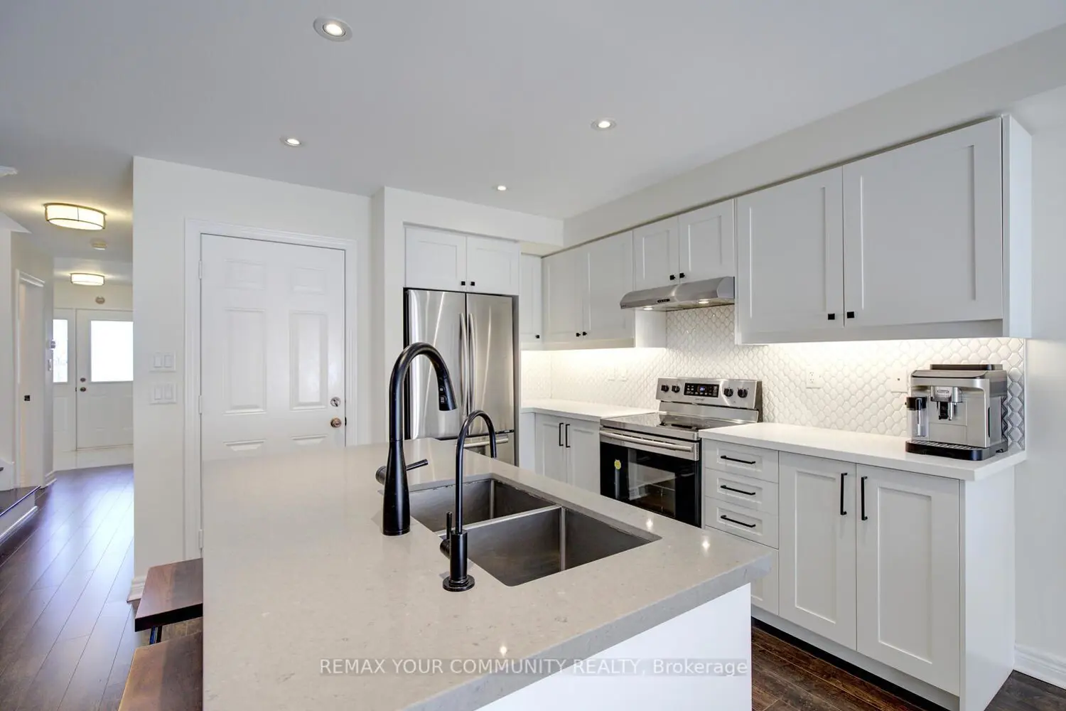 Additional image 3 of 32 Black Maple Crescent