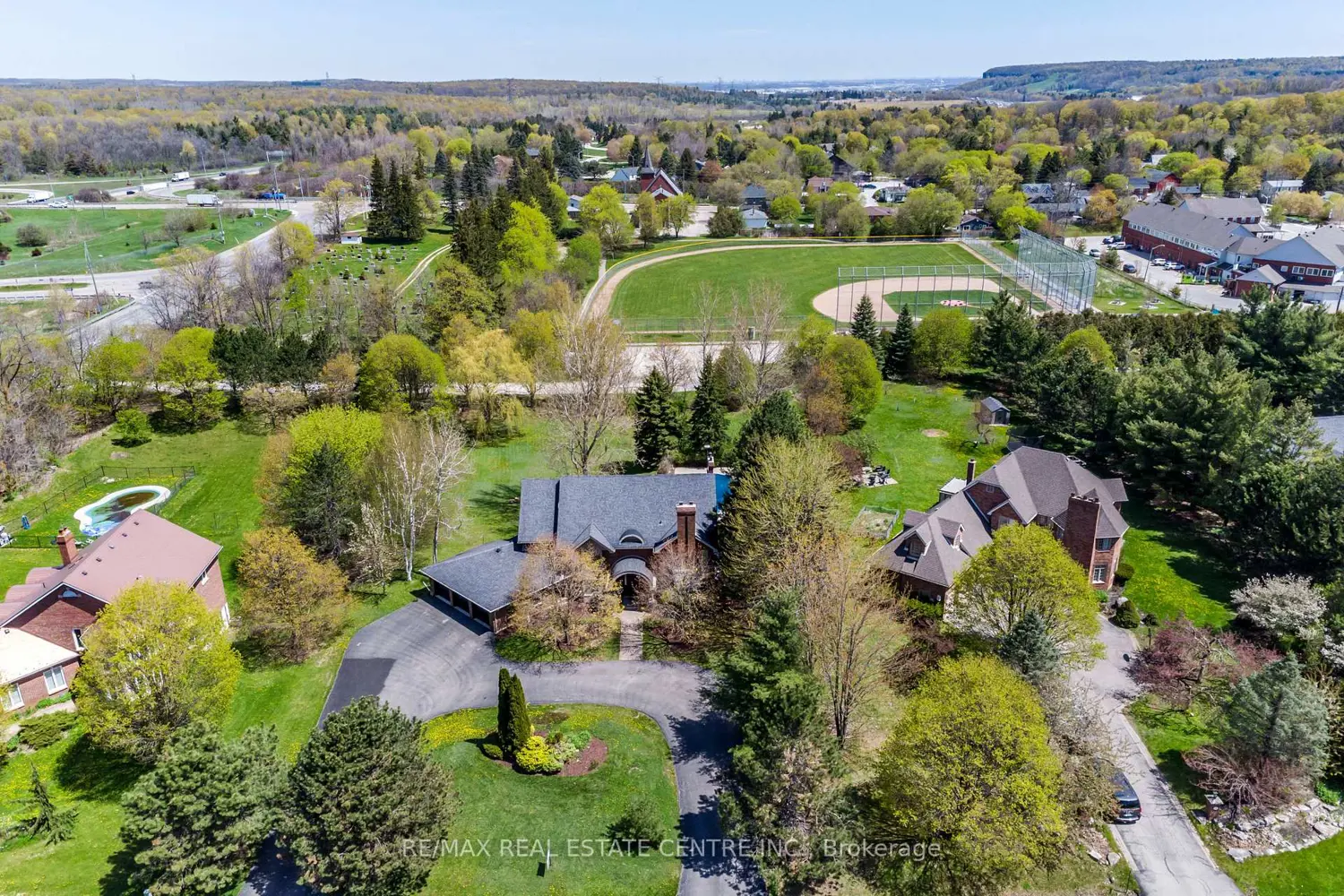 155 Crawford Crescent photo 3