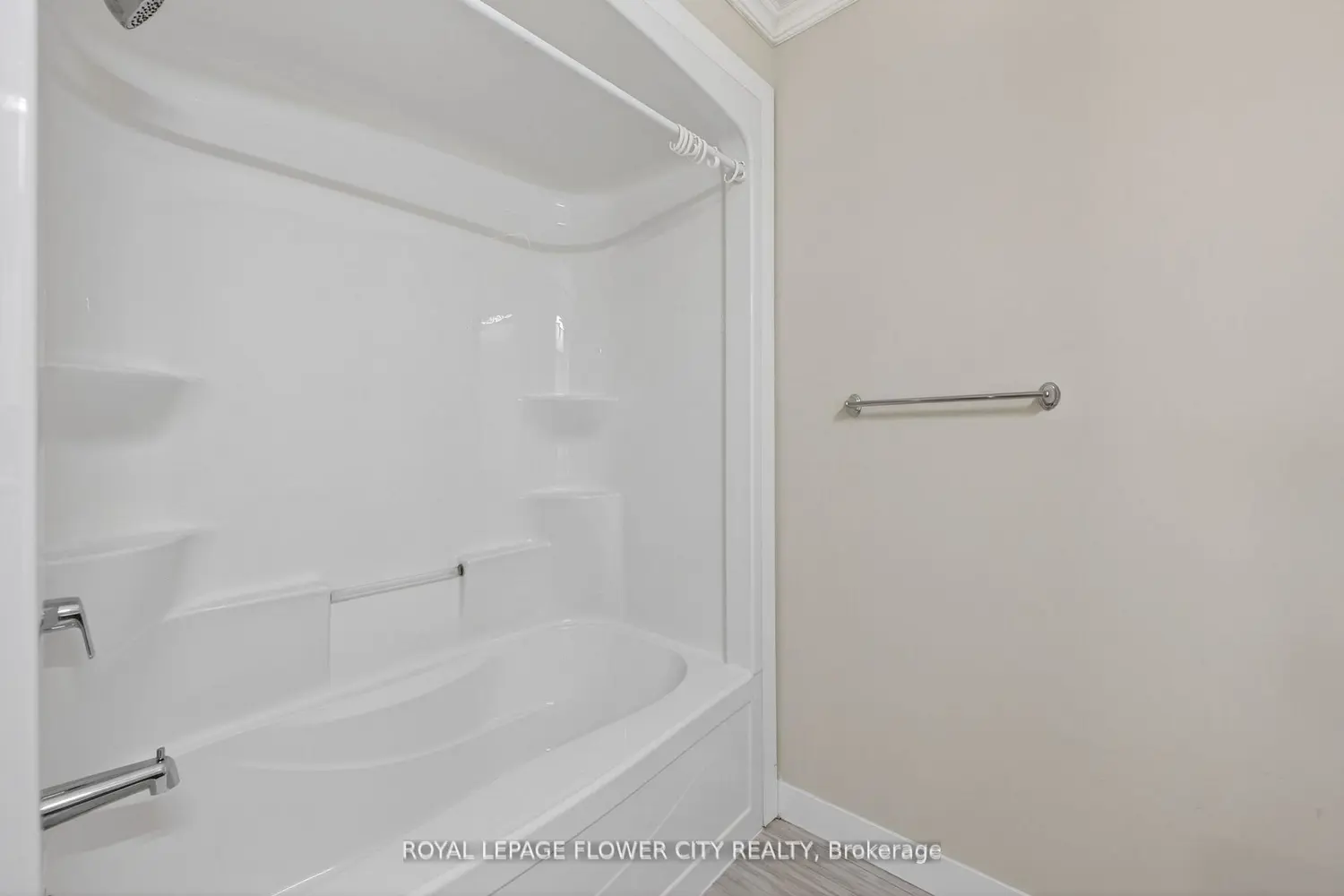 Additional image 19 of 923 Sarnia Road