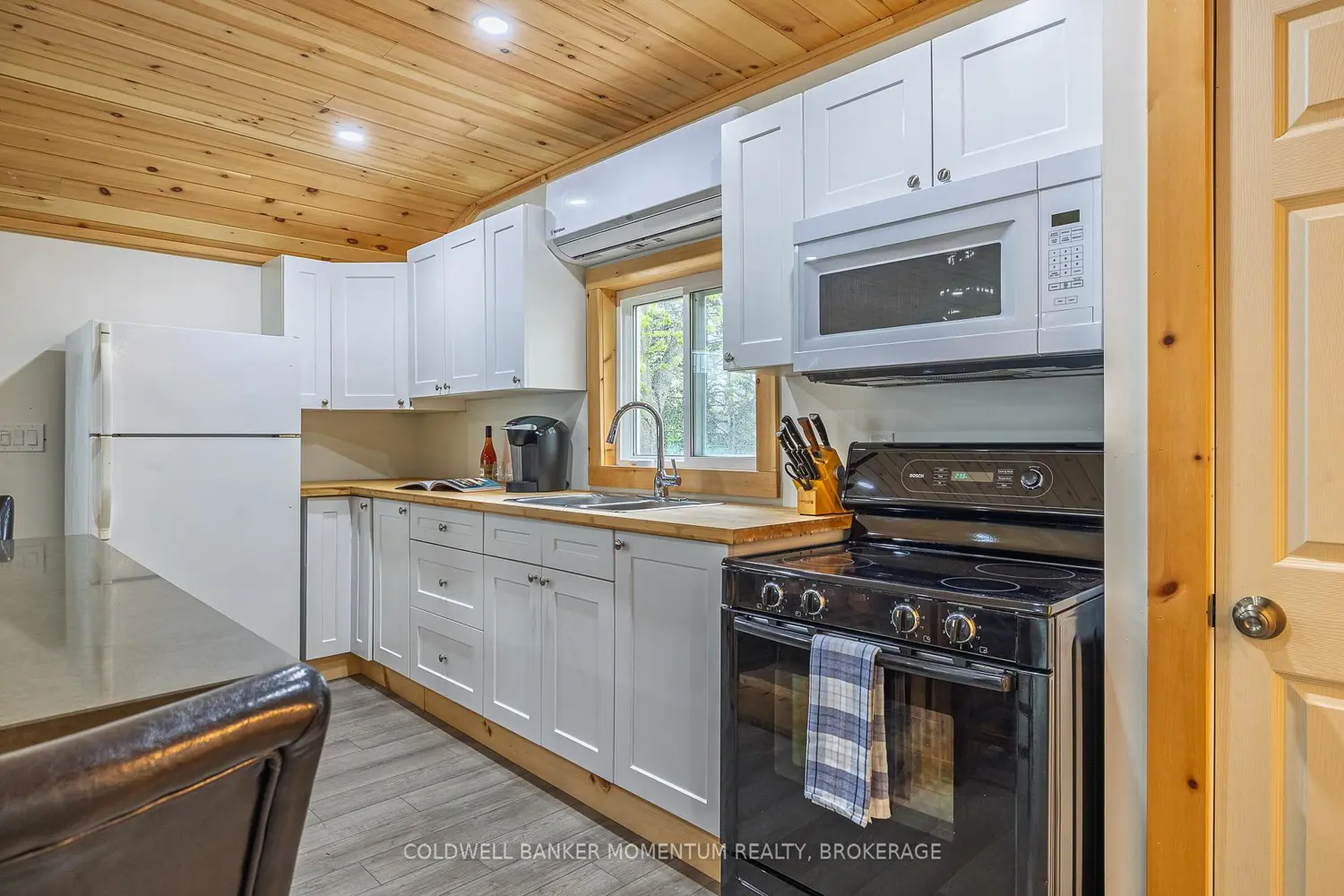 Additional image 9 of 12221 Lakeshore Road