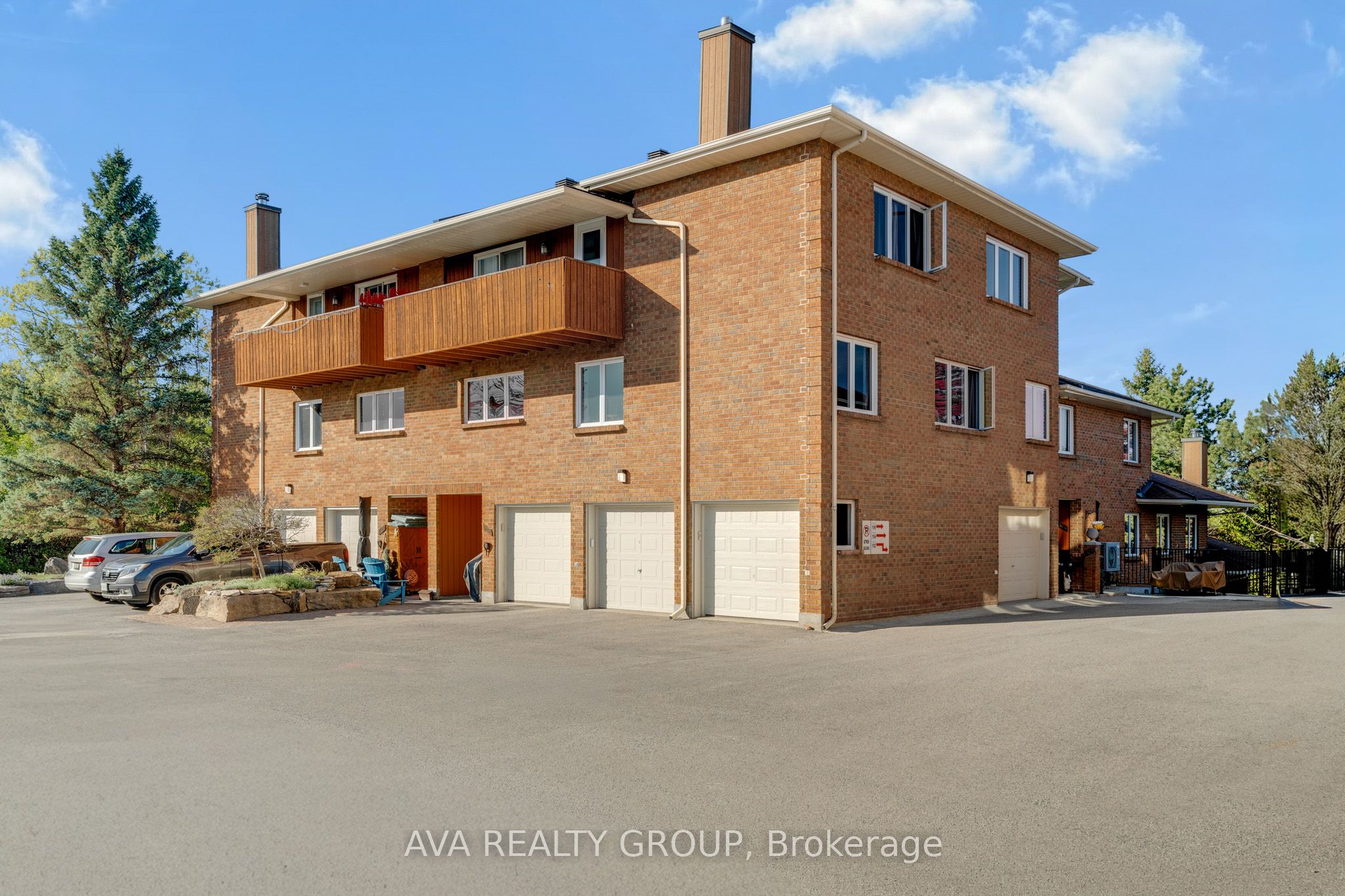 7-106 Stratas Court N, Ottawa, ON, K2L 3K4