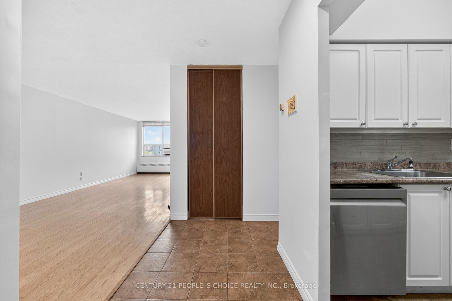 Additional image 6 of 702-390 Dixon Road, Toronto, ON, M9R 1T4