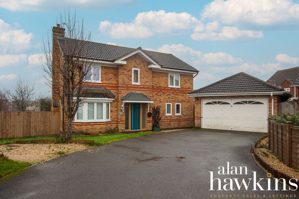 4 bed detached house to rentOtter Way, Royal Wootton Bassett, Wiltshire SN4