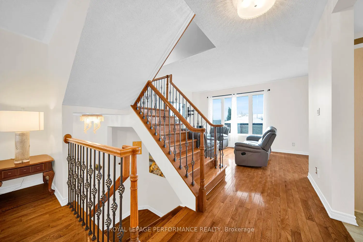 292 Rustic Hills Crescent photo 4