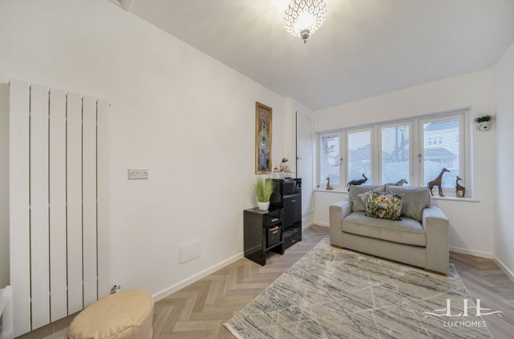 Additional image 11 of 3 bed detached bungalow for saleBrook Close, Romford RM2