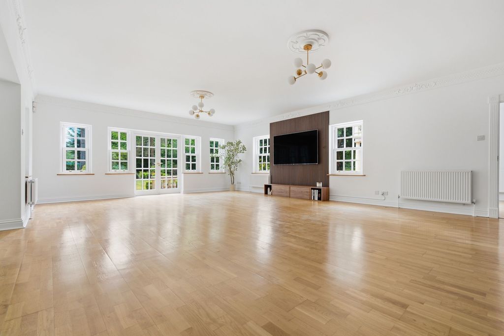 Additional image 2 of 5 bed detached house to rentWellington Avenue, Virginia Water GU25