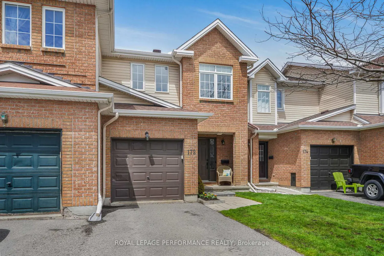 172 Colliston Crescent photo 2