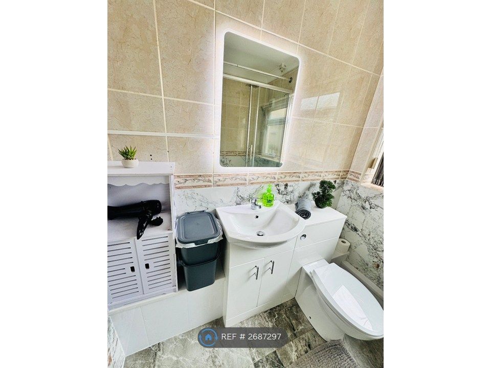 Additional image 8 of 3 bed semi-detached house to rentWanlip Lane, Birstall, Leicester LE4