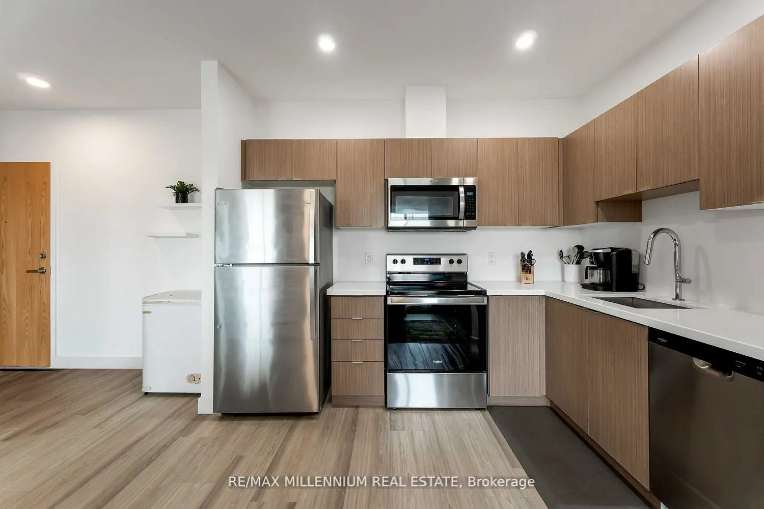 Additional image 4 of 408 Dundas Street 306