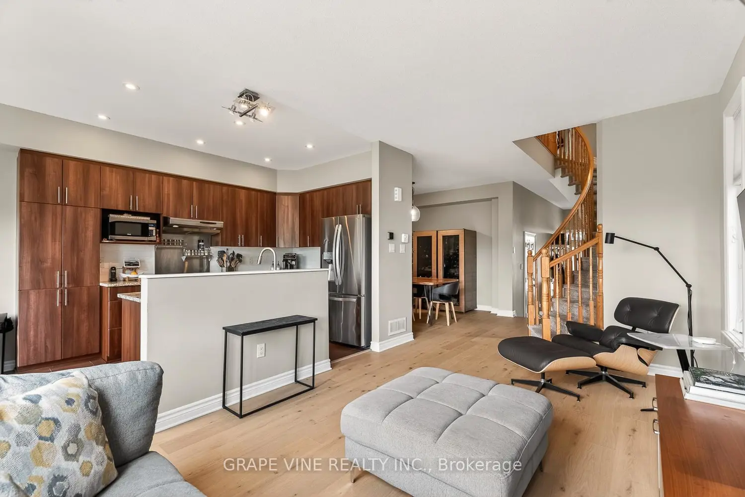 510 Grand Tully Way photo 5