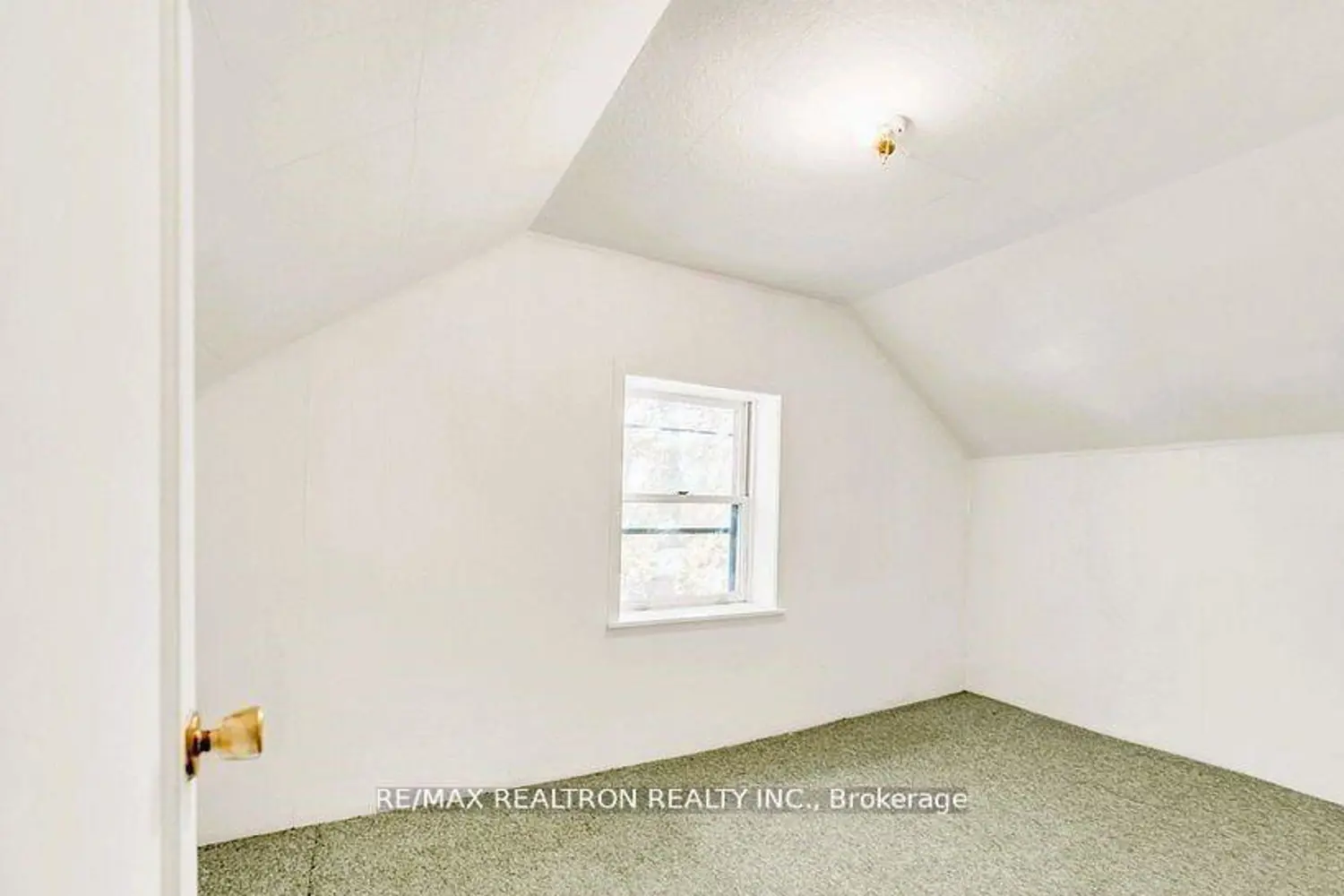 Additional image 19 of 16958 Bayview Avenue
