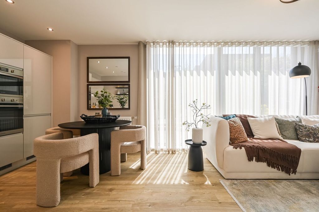 Additional image 3 of 3 bed flat for salePark Quarter, Barnet EN4