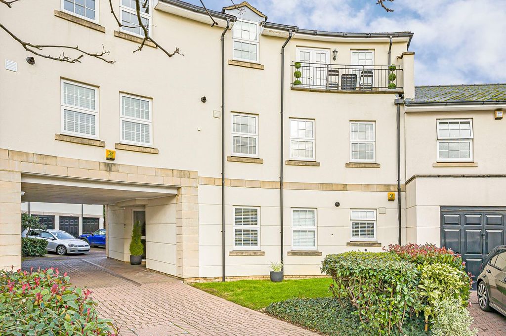 2 bed flat for saleSandford Park Place, Cheltenham GL52