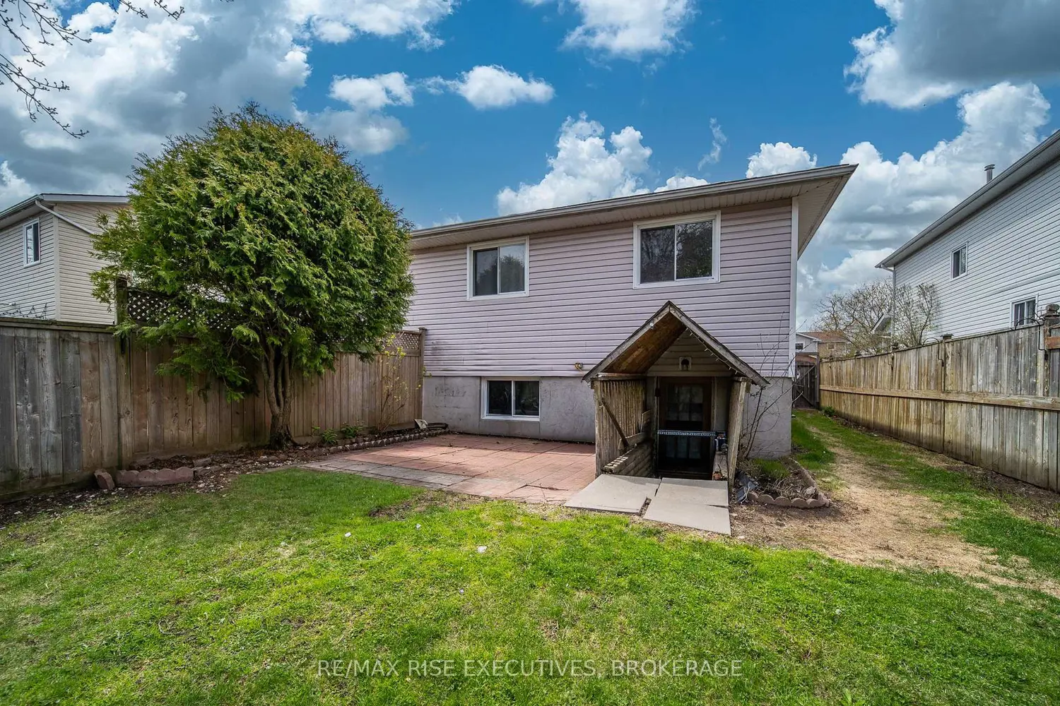 Additional image 15 of 984 Waterbury Crescent