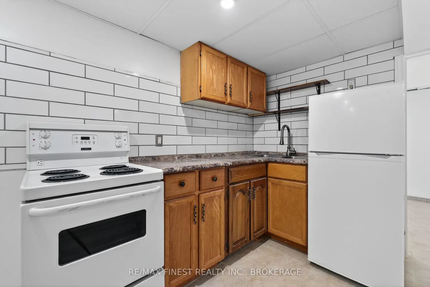Additional image 12 of 825 Somerset Crescent