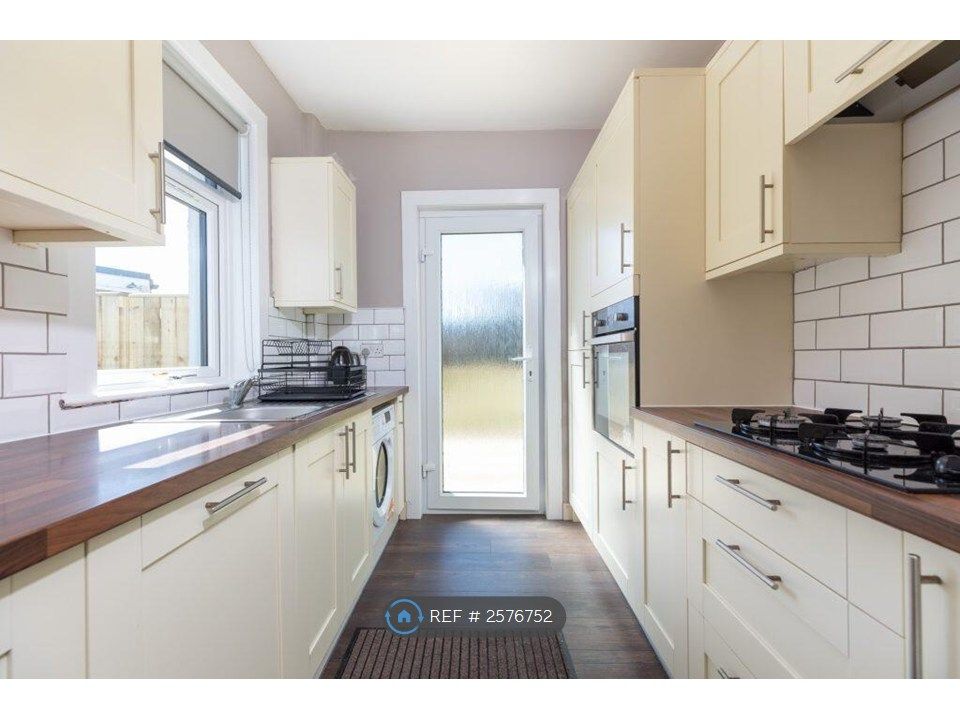 Additional image 4 of 3 bed semi-detached house to rentFereneze Avenue, Glasgow G76