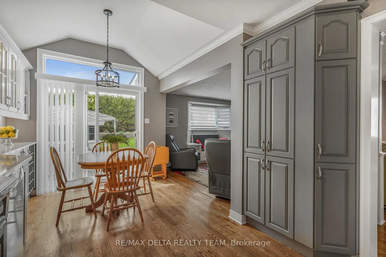 1770 Sunview Drive photo 5