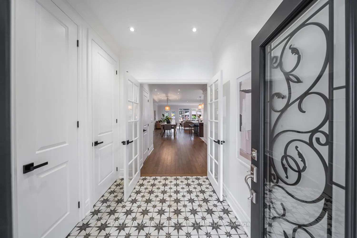 1 Ionson Boulevard photo 2