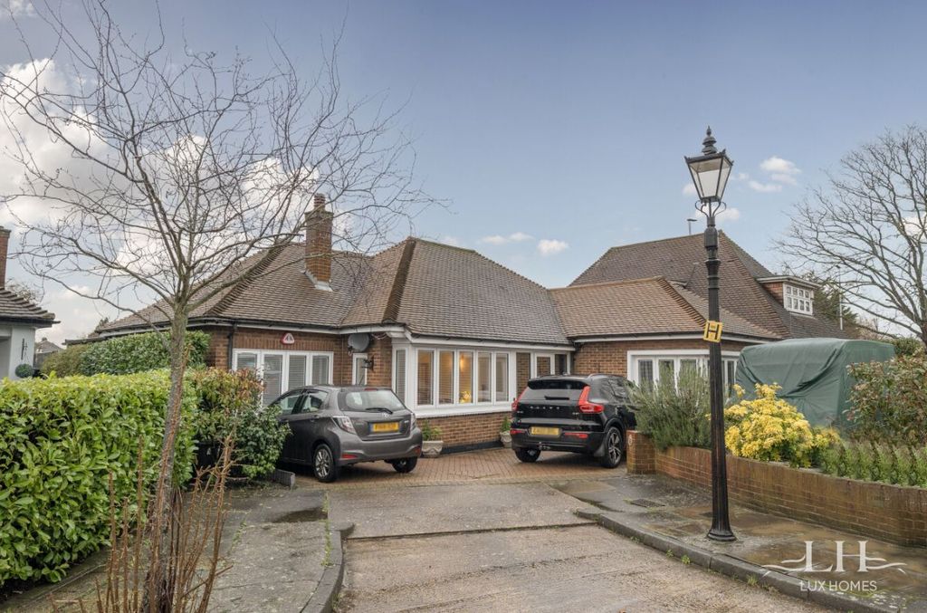 Additional image 19 of 3 bed detached bungalow for saleBrook Close, Romford RM2