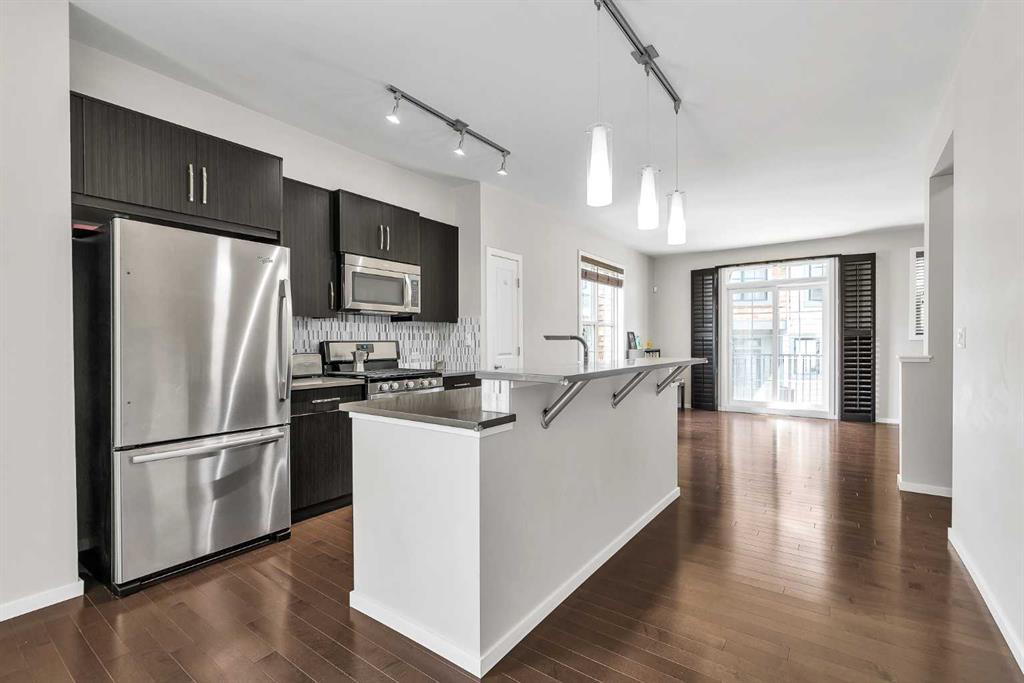 439 Ascot Circle SW, Calgary, AB, T3H 0X3