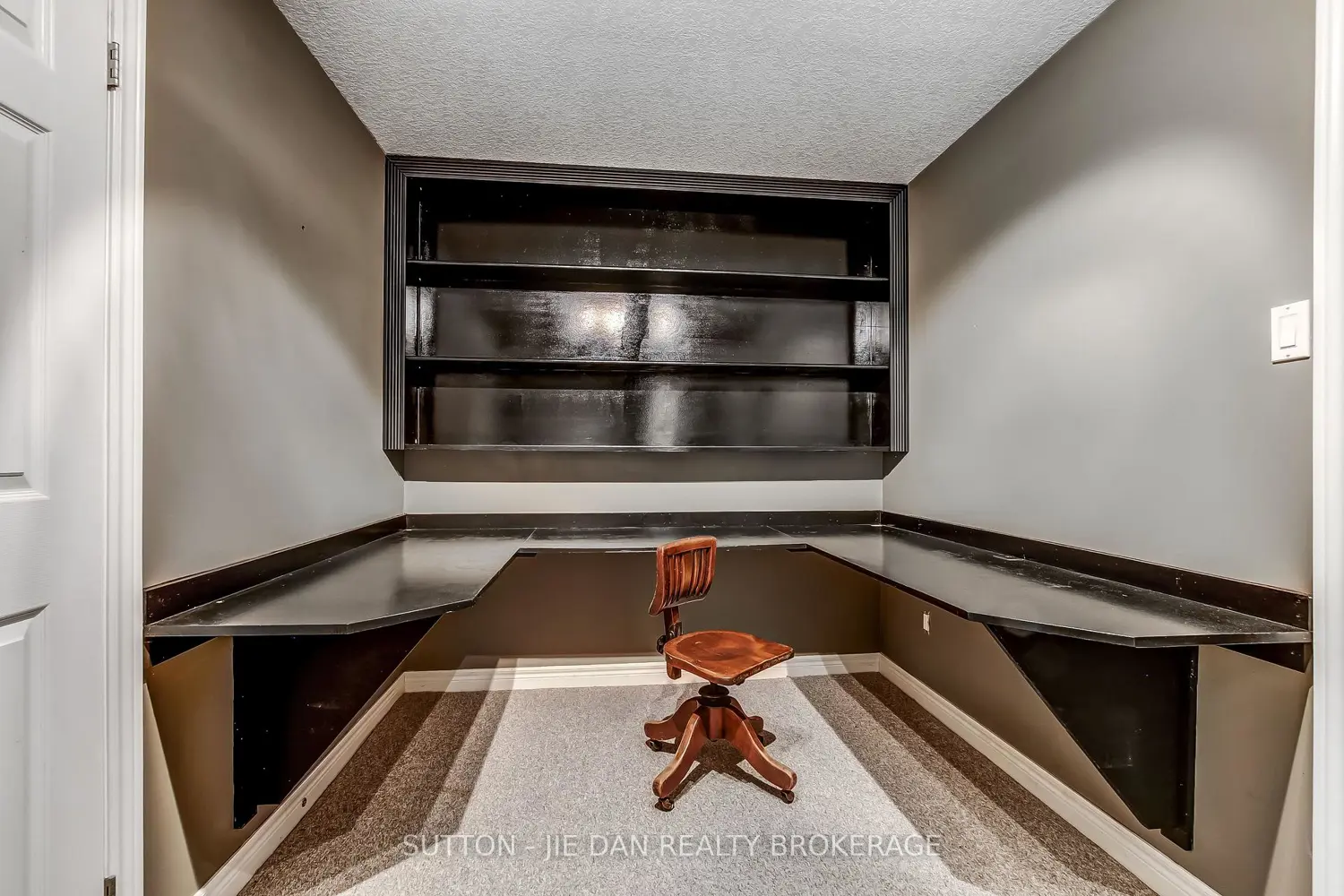 Additional image 15 of 631 Whitehaven Crescent