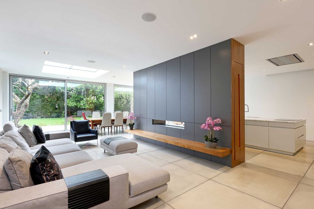 Additional image 2 of 4 bed detached house to rentChanner Drive, Penn, Buckinghamshire HP10