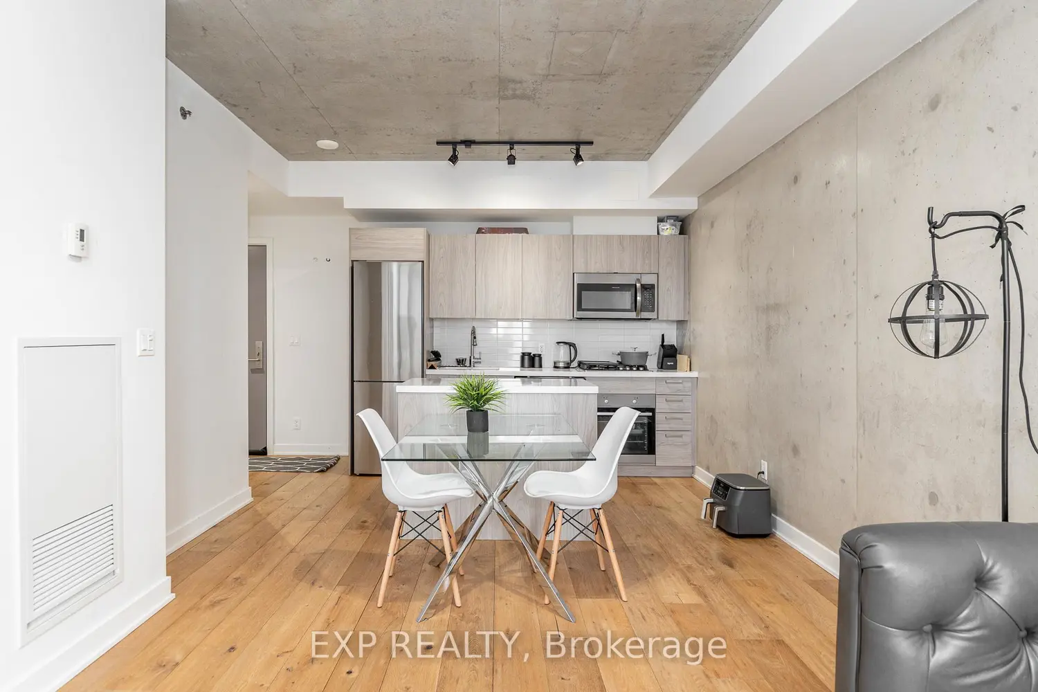 Additional image 8 of 203 Catherine Street 1102