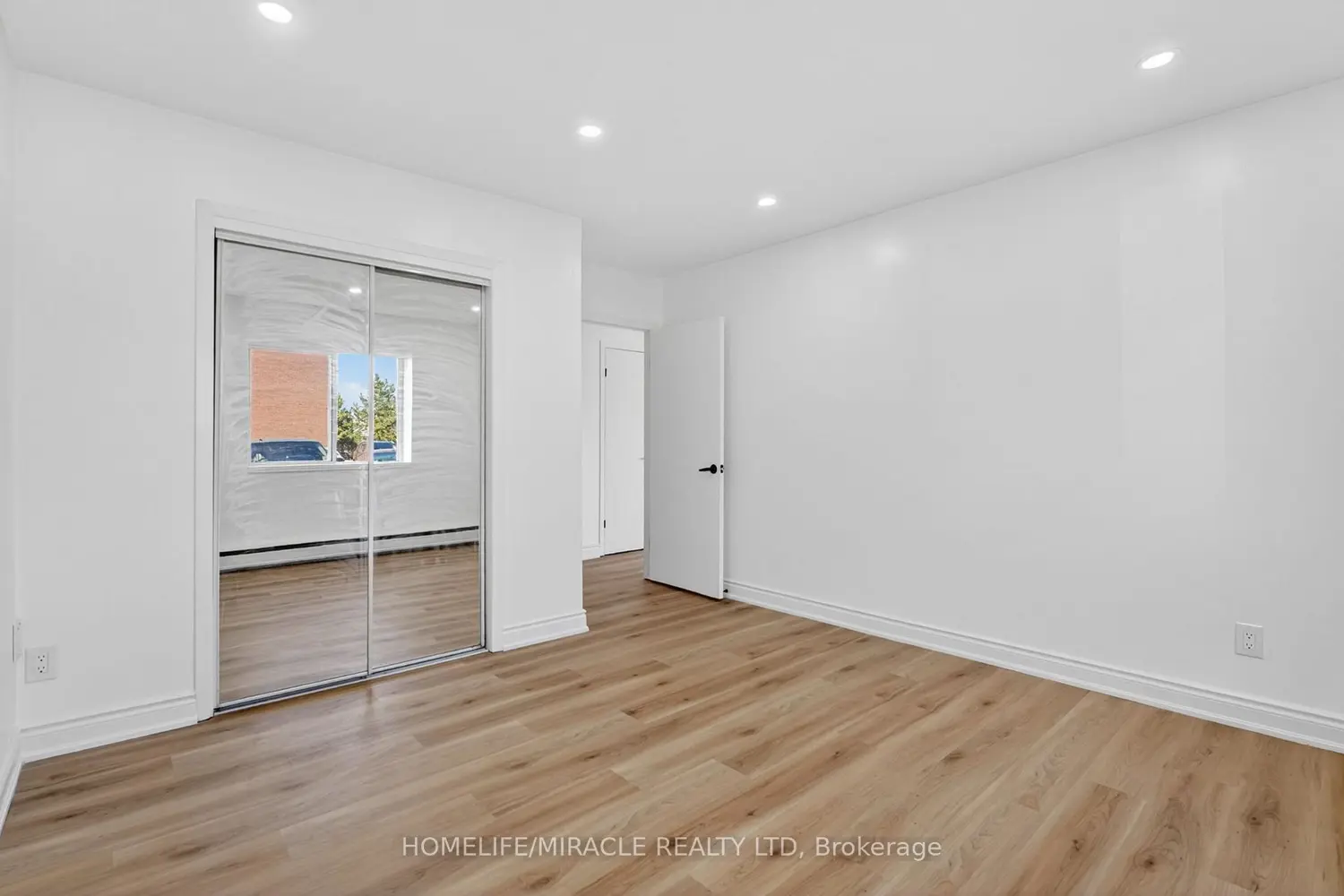 Additional image 4 of 456 Carlton Street 5