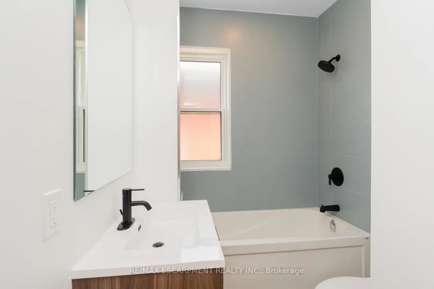 Additional image 4 of 127 Victoria Avenue