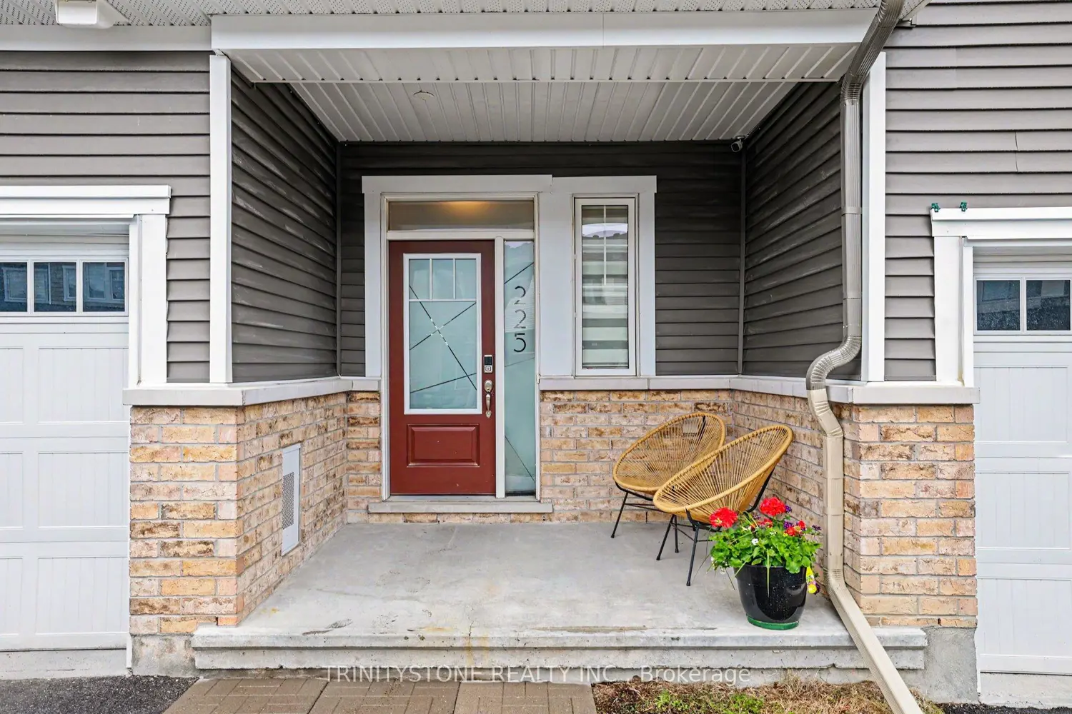 225 Billrian Crescent photo 3