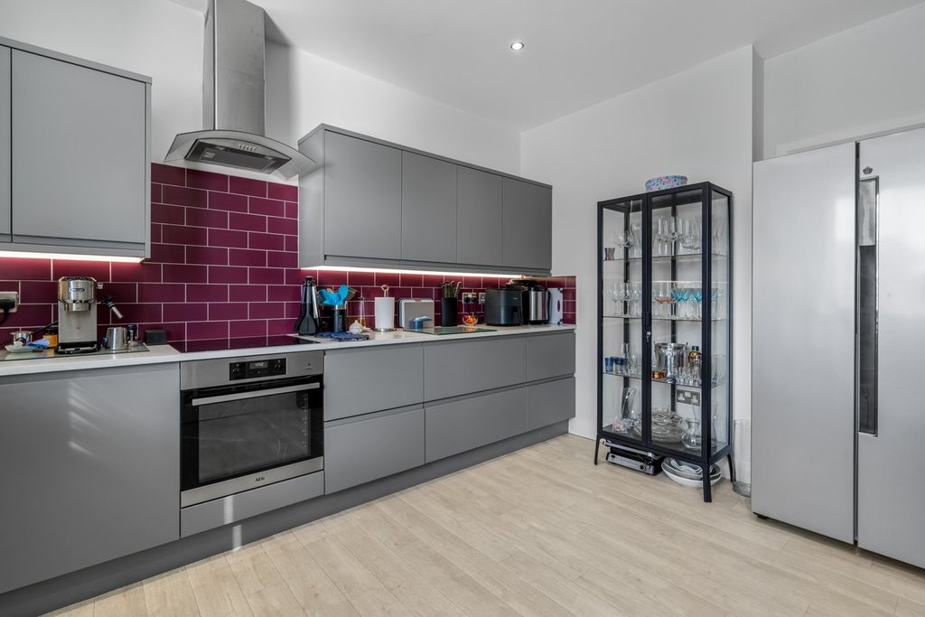 Additional image 13 of 2 bed flat for saleHartley Court, Pittville Circus Road, Pittville, Cheltenham GL52