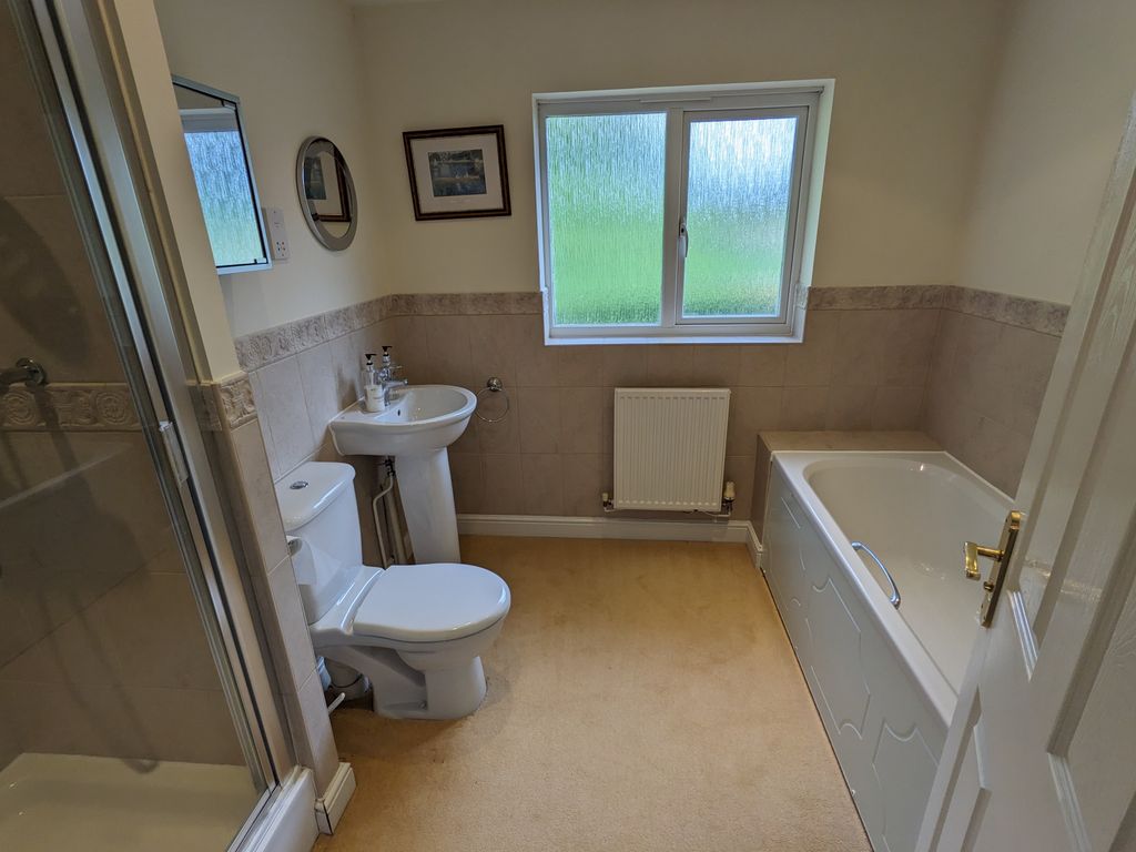 Additional image 15 of 4 bed property to rentVicarage Close, Horsham RH12