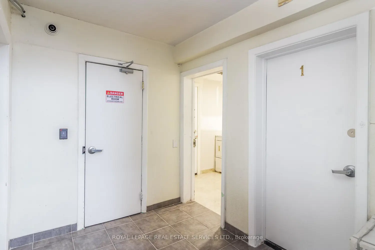 2709 Lake Shore Boulevard photo 4