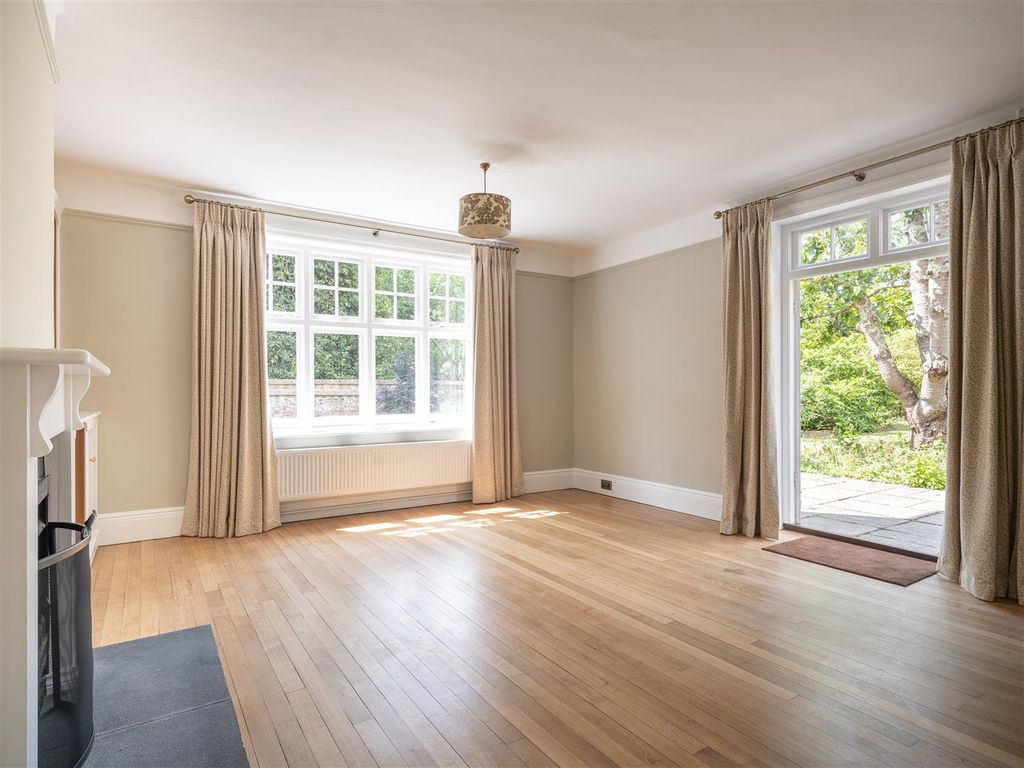 Additional image 9 of 5 bed property to rentDe Vaux Place, Salisbury SP1