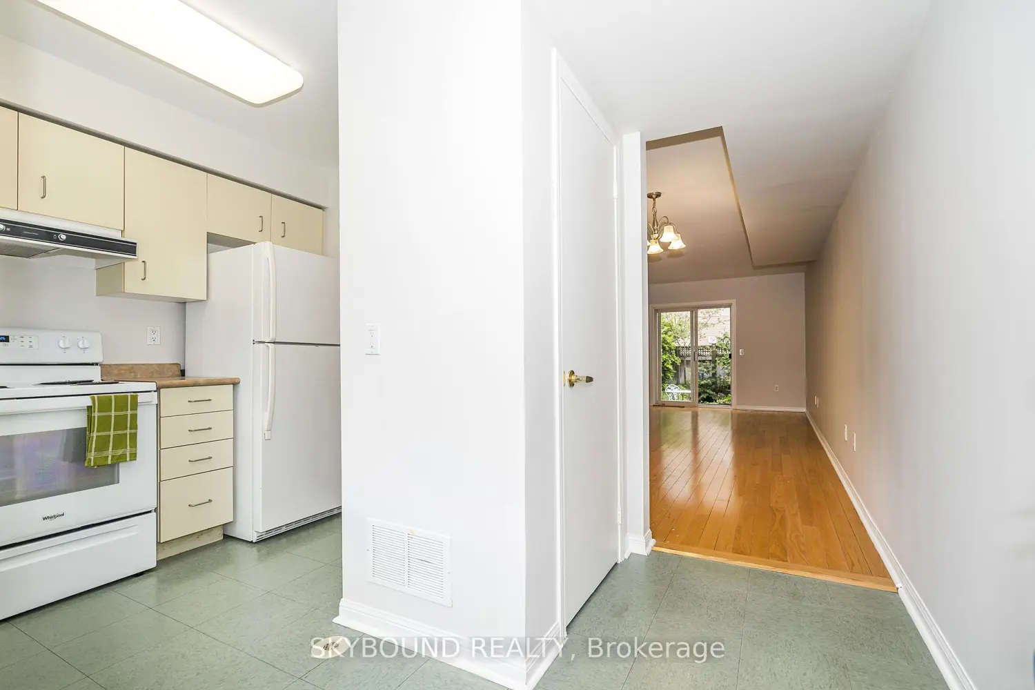 25 Replin Road # 13 photo 2